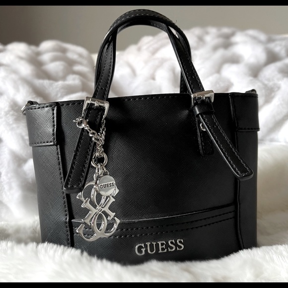 Guess purse - Picture 1 of 2